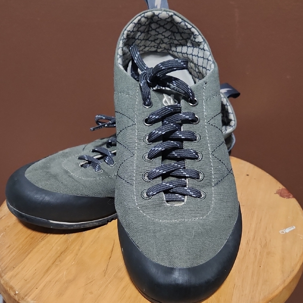 Evolv Trax Green Climbing Sneakers